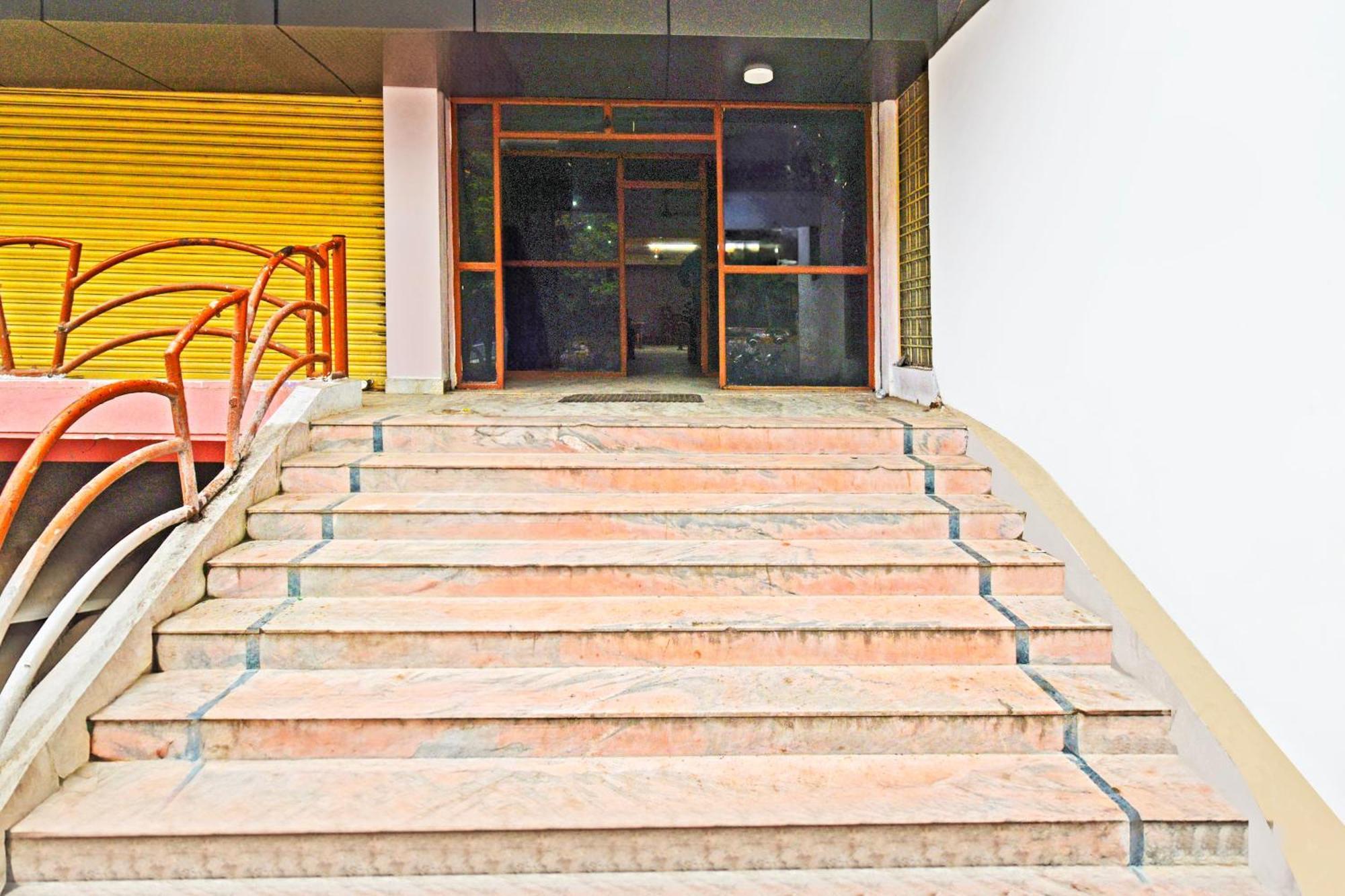 Hotel Super Collection O Sanath Nagar Near Railway Station Hyderabad Exterior foto